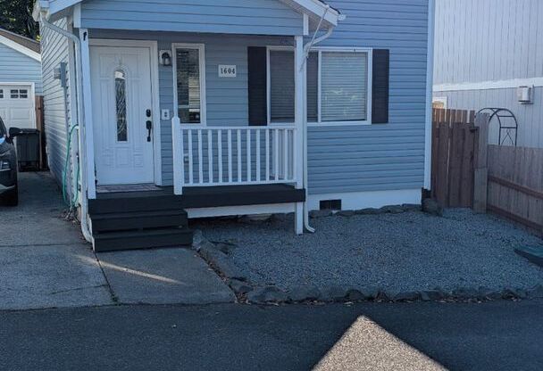 3 Bedroom 1.5 Bath located in West Bremerton!