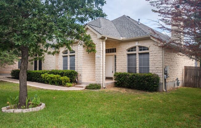 Lovely Travis Country Home on Culdesac