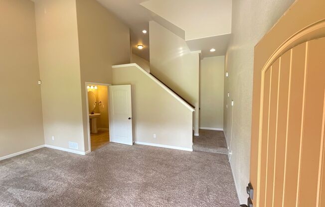3 Bedroom Townhome Available Near Dublin Blvd & Bridle Pass Dr!