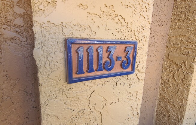 1113 E N LN