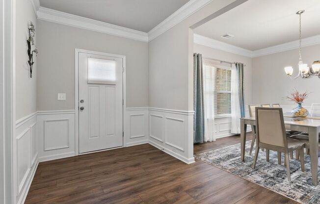 REDUCED!! Spacious Upscale 5 Bed/4 Bath Home in Great Dacula Location!