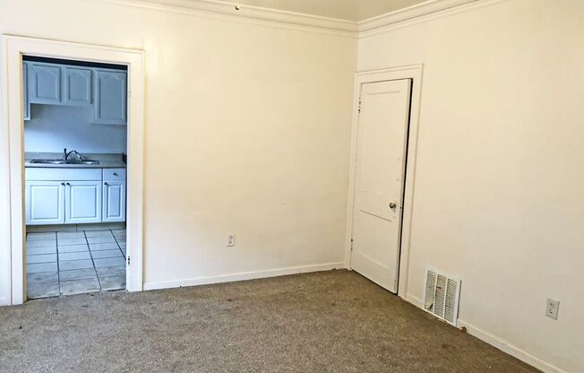 4 BED 1 BATH SINGLE FAMILY HOME IN MT PLEASANT!