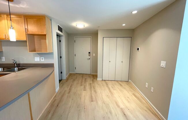 Bright Condo in NW Portland with Washer/Dryer In-Unit and Juliet Balcony
