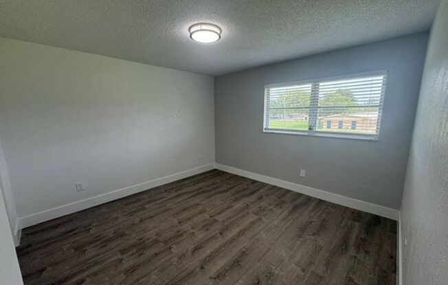 1 bed, 1 bath, 700 sqft, $1,595, Unit F107