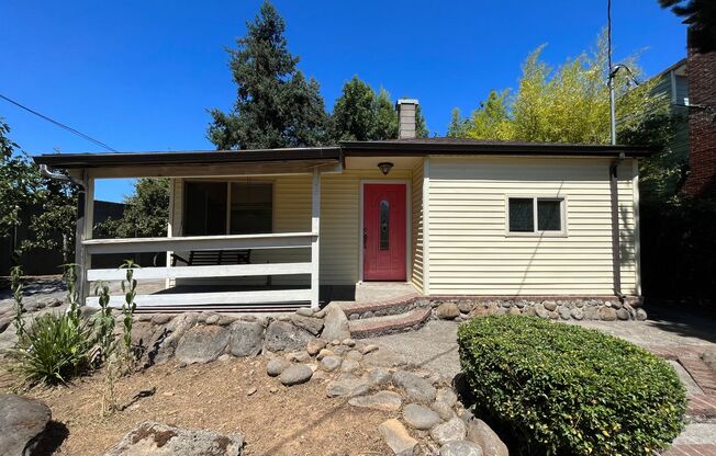 2Bd/2ba House in N. Portland-Piedmont! Covered Back Patio, W/D and Storage!