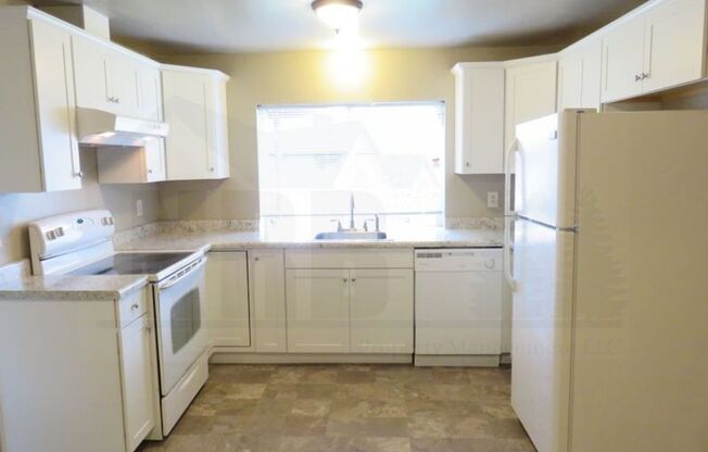 Gorgeous 3 Bd House located near plenty amenities!