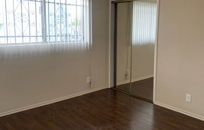 2 beds, 1 bath, 635 sqft, $1,993, Unit 01