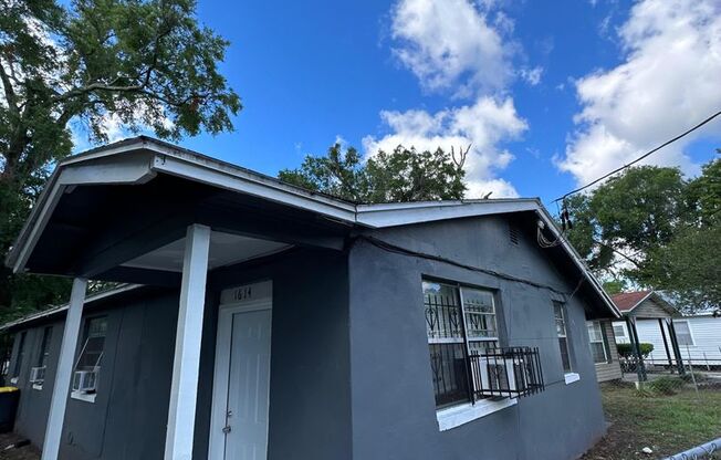 1614/1616 W 3rd St.