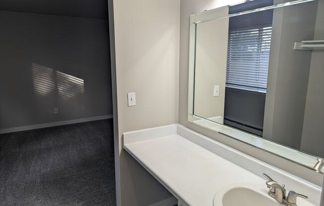 2 beds, 1 bath, 886 sqft, $1,875, Unit J201