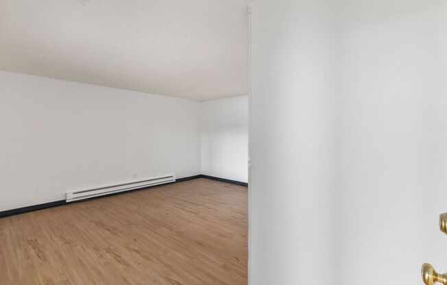 2 beds, 1 bath, 870 sqft, $1,395, Unit 14