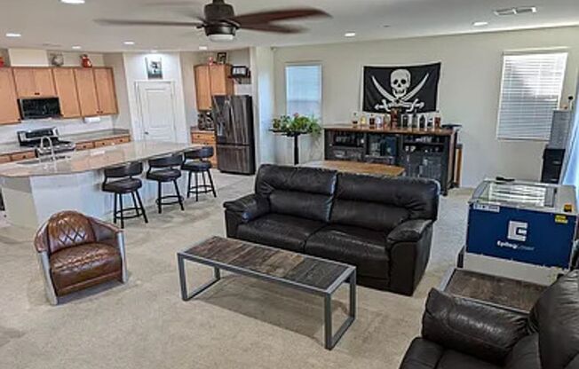 908 Lynne Harbor Ave