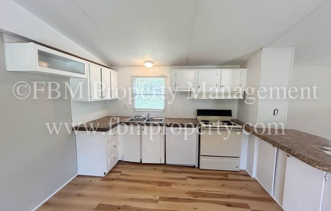 332 Stacks Road - Spacious 3 Bedroom, 2 Bathroom Home in Ennis, TX!