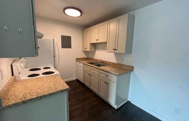 Charming One-Bedroom Condo with Southern Exposure and Prime Location!