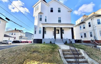 18 WOONASQUATUCKET AVE