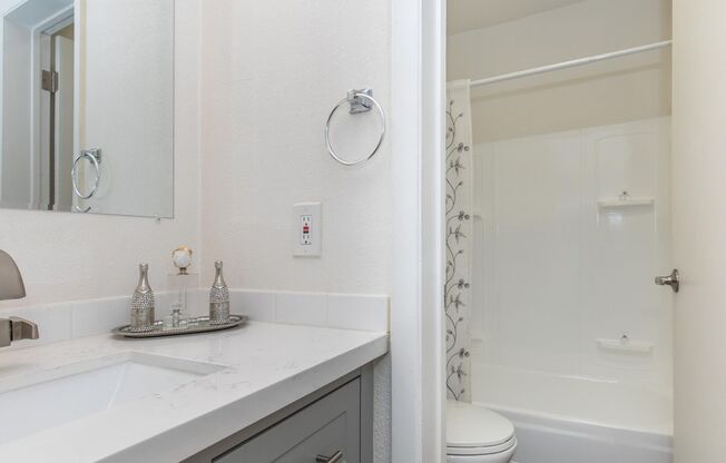 Studio, 1 bath, 350 sqft, $1,025, Unit B115