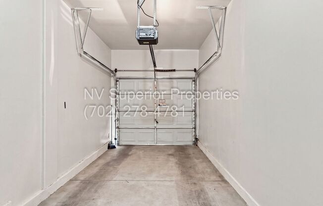 SW!! Mountains Edge!!! Gated!!! Community Pool!!! & Park!! 1 car Garage!! Upgrader front loading Washer and Dryer!!!