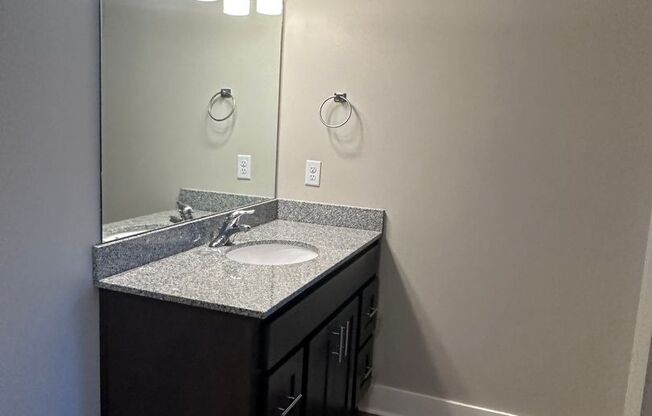 1 bed, 1 bath, 954 sqft, $1,195, Unit I207