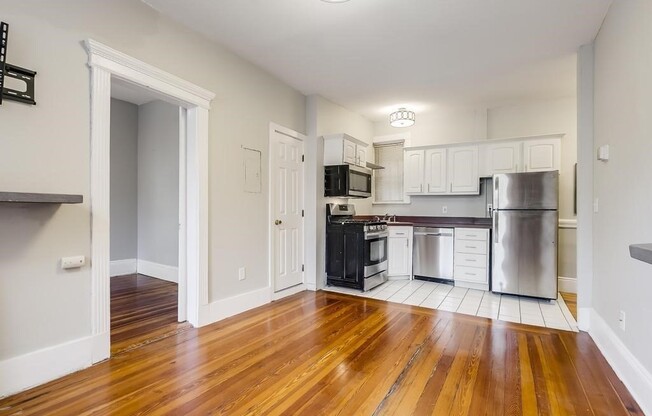 Studio, 1.5 baths, 410 sqft, $2,800, Unit 10