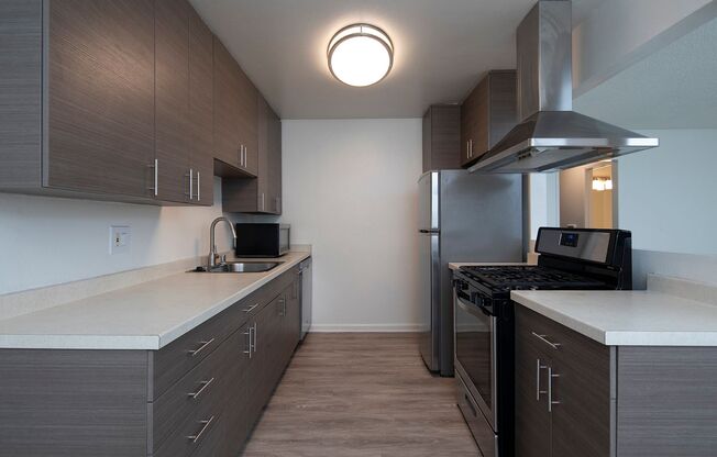 2 beds, 2 baths, 918 sqft, $3,195, Unit 25-05