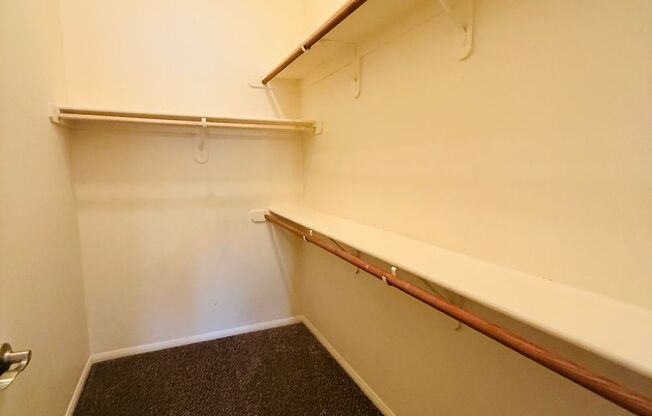 3 beds, 2 baths, $1,899, Unit # 2221