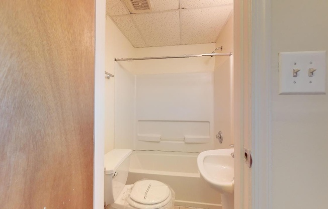 Studio, 1 bath, 295 sqft, $920, Unit B102