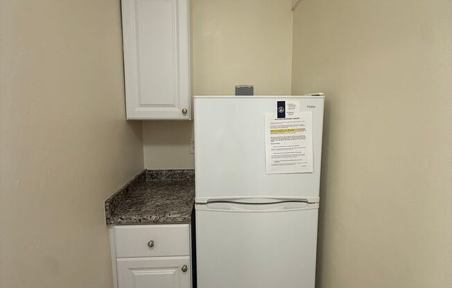 Studio, 1 bath, 295 sqft, $1,275, Unit Old King Edward 371
