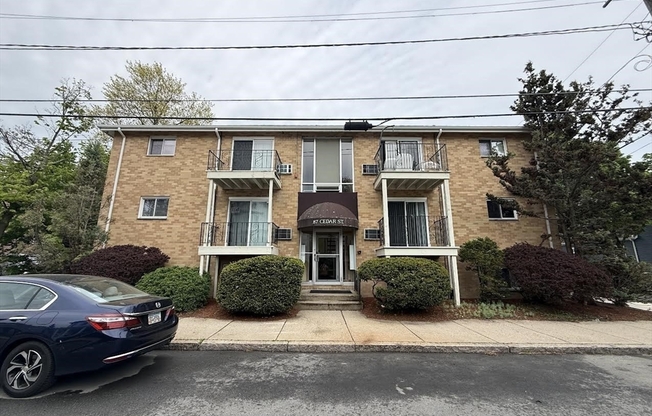 87 CEDAR ST