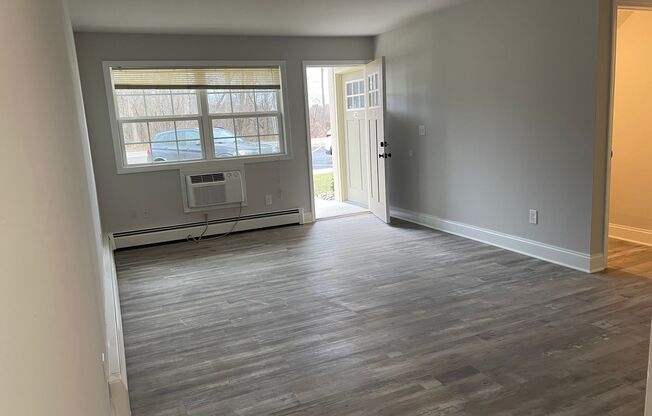 1 bed, 1 bath, 800 sqft, $1,300, Unit 11