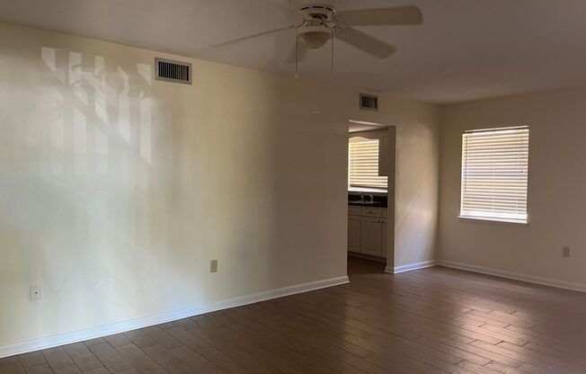 1 bed, 1 bath, 721 sqft, $1,100, Unit E7