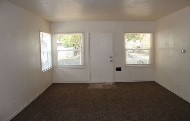 Recently Updated 2 Bedroom Duplex!!!