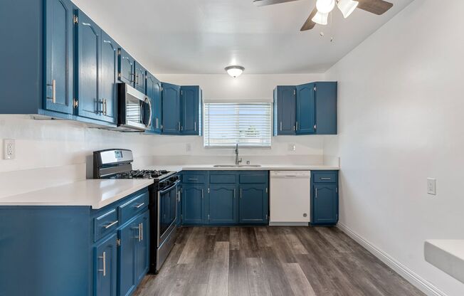 2 beds, 1 bath, 733 sqft, $2,195, Unit 07