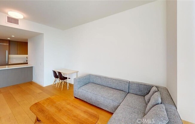 1 bed, 2 baths, 780 sqft, $3,300, Unit 2501