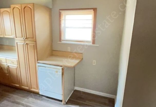 3 beds, 1 bath, $1,300