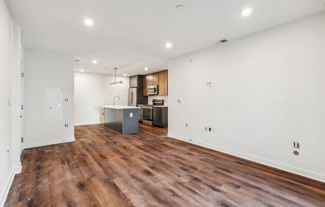 2 beds, 2 baths, 915 sqft, $2,300, Unit 416