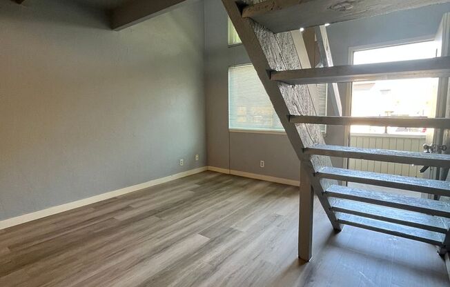 1 bed, 1 bath, $1,200, Unit 30