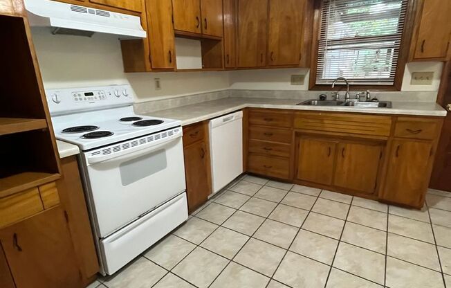 2 beds, 1.5 baths, 900 sqft, $1,440, Unit F-3