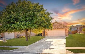 Charming 3 bedroom 2 bath home in Kyle TX