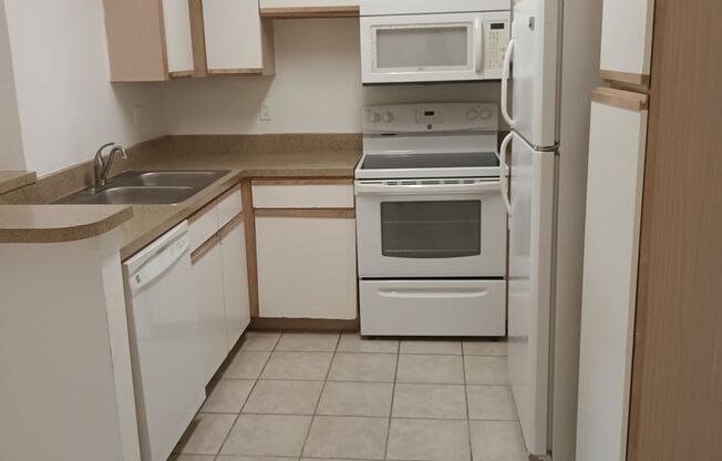 2 beds, 1 bath, $1,500, Unit 1635 BLDG 16