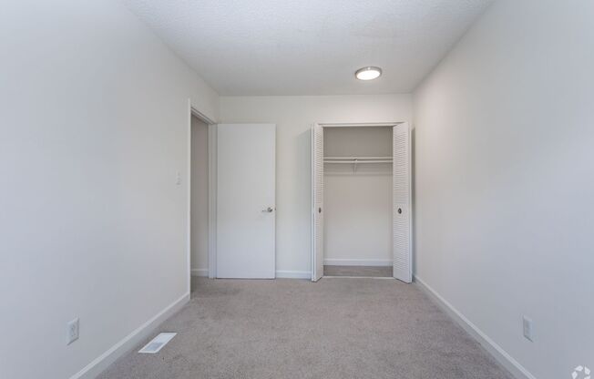 3 beds, 2 baths, 990 sqft, $1,200, Unit 06D