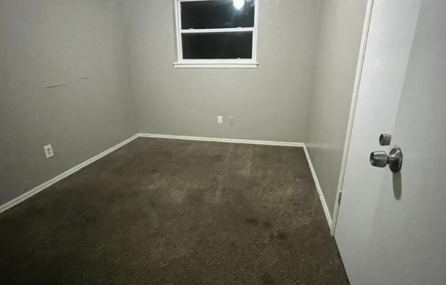 4 beds, 1 bath, $1,300