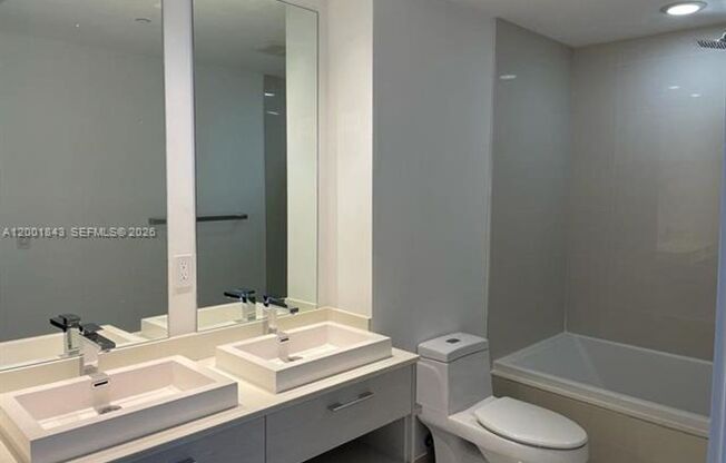 1 bed, 1 bath, 609 sqft, $3,450, Unit 55 SW 9th St # 3102