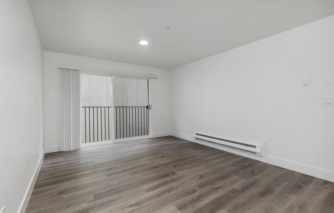2 beds, 1 bath, 950 sqft, $1,925, Unit UNIT 2B