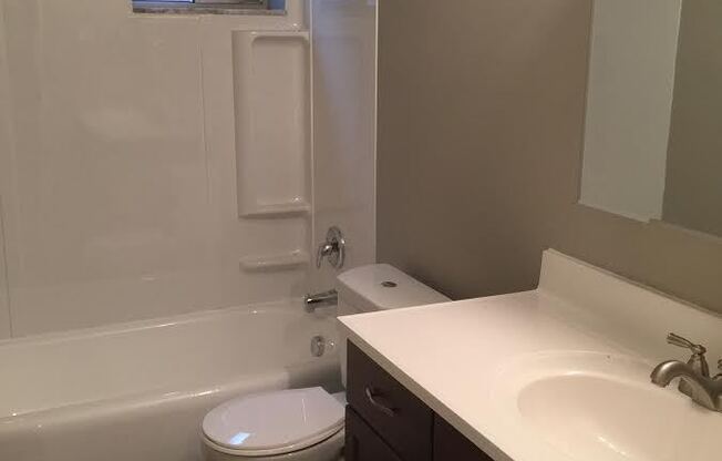 1 bed, 1 bath, 755 sqft, $925, Unit 19