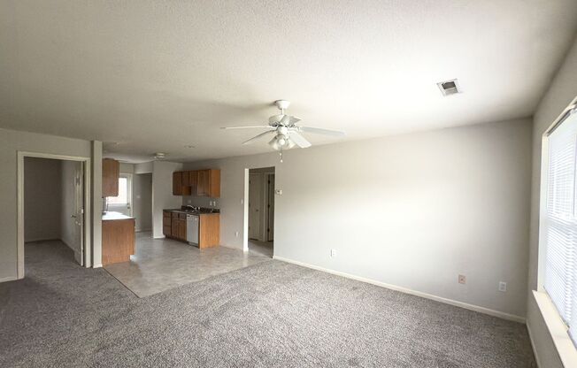 2561 - 2563 E Morris Dr