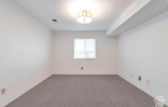 2 beds, 1 bath, $1,250