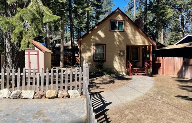Sweet Tahoe Charm Cabin! Available starting 1/5/24 for a 3-6 month lease