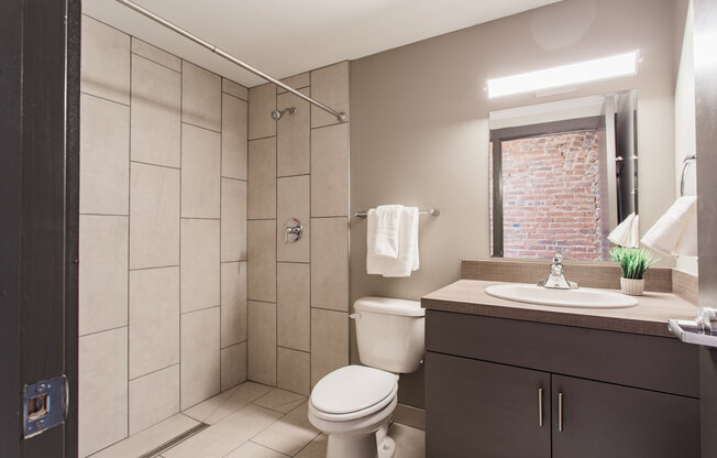 Studio, 1 bath, 289 sqft, $899, Unit 202