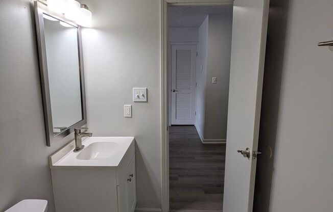 2 beds, 1 bath, 855 sqft, $1,049, Unit 3370-02