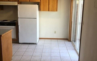 3 beds, 1.5 baths, $2,000, Unit 4225