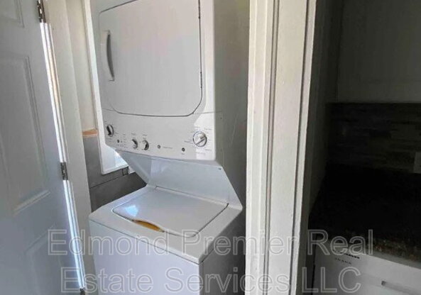 1003 NE 17 ST